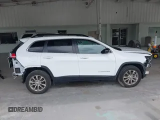 2022 Jeep Cherokee Latitude Lux z VIN 1C4PJLMXXND501689, wystawiony jako IAAI lot #42401720 z przebiegiem 34 037 mil mil oraz . Historia ofert i sprzedaży dostępna na DreamBid. Obrazek 14.