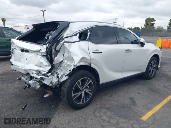 2024 Lexus RX 350 z VIN 2T2BAMBA5RC043718, wystawiony jako IAAI lot #42162415 z przebiegiem 5577 mil mil oraz . Historia ofert i sprzedaży dostępna na DreamBid. Obrazek 4.