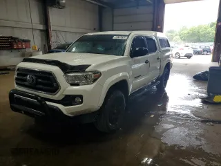 2020 Toyota Tacoma SR5 z VIN 3TMCZ5AN3LM294571, wystawiony jako Copart lot #59799705 z przebiegiem 66 787 mil mil oraz Czysty tytuł • Clean title. Historia ofert i sprzedaży dostępna na DreamBid. Obrazek 1.