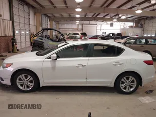 2013 Acura ILX with VIN 19VDE1F33DE019044, listed as a IAAI auction lot 41601790 with 271,575 mi miles. Bid and sale history available at carsss.com. Image 14.