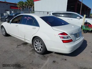 2007 Mercedes-Benz S-Class 5.5L V8 with VIN WDDNG71X27A082359, listed as a IAAI auction lot 42006249 with 90,527 mi miles. Bid and sale history available at carsss.com. Image 3.