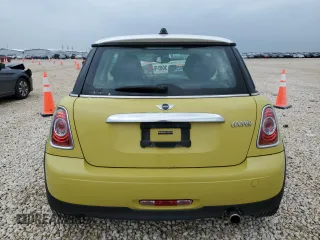 2011 MINI Hardtop z VIN WMWSU3C56BT093725, wystawiony jako Copart lot #54552145 z przebiegiem 119 060 mil mil oraz Czysty tytuł • Clean title. Historia ofert i sprzedaży dostępna na DreamBid. Obrazek 6.