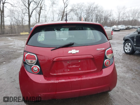 2013 Chevrolet Sonic LS z VIN 1G1JA6SH4D4244183, wystawiony jako IAAI lot #41467466 z przebiegiem 75 315 mil mil oraz . Historia ofert i sprzedaży dostępna na DreamBid. Obrazek 16.