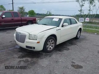 2007 Chrysler 300 Limited with VIN 2C3KA53G77H650272, listed as a IAAI auction lot 41976771 with 186,874 mi miles. Bid and sale history available at carsss.com. Image 2.