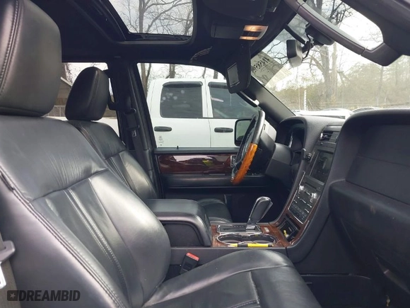 2016 Lincoln Navigator L Select with VIN 5LMJJ3JT3GEL08250, listed as a IAAI auction lot 41458595 with 290,005 mi miles. Bid and sale history available at carsss.com. Image 5.