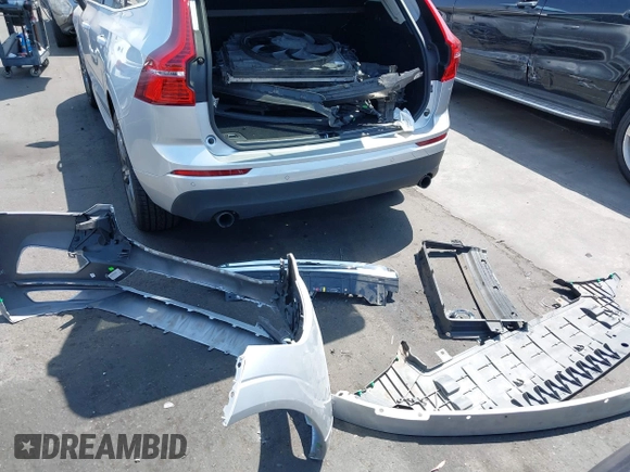 2020 Volvo XC60 Momentum z VIN YV4102DK8L1429104, wystawiony jako IAAI lot #42432652 z przebiegiem 35 429 mil mil oraz . Historia ofert i sprzedaży dostępna na DreamBid. Obrazek 12.