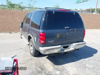2002 Ford Expedition Eddie Bauer z VIN 1FMRU17W02LA41947, wystawiony jako IAAI lot #42483099 z przebiegiem 166 676 mil mil oraz . Historia ofert i sprzedaży dostępna na DreamBid. Obrazek 3.