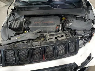 2018 Jeep Compass Latitude z VIN 3C4NJDBB6JT394374, wystawiony jako Copart lot #54229455 z przebiegiem 51 625 mil mil oraz Szkoda całkowita • Salvage title. Historia ofert i sprzedaży dostępna na DreamBid. Obrazek 12.