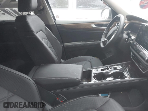 2025 Volkswagen Atlas SE with VIN 1V2WR2CA8SC532788, listed as a IAAI auction lot 42622254 with 5,967 mi miles and . Bid and sale history available at DreamBid. Image 5.