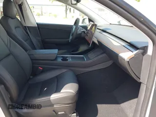 2022 Tesla Model Y Performance z VIN 7SAYGDEF2NF347456, wystawiony jako IAAI lot #42177725 z przebiegiem 29 374 mil mil oraz . Historia ofert i sprzedaży dostępna na DreamBid. Obrazek 5.