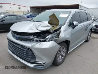 2021 Toyota Sienna XLE with VIN 5TDYRKEC6MS069690, listed as a IAAI auction lot 41841252 with 56,632 mi miles. Bid and sale history available at carsss.com. Image 6.
