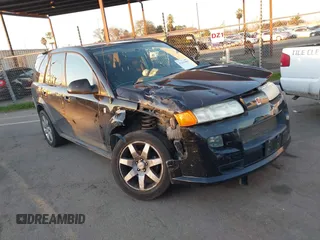 2005 Saturn VUE with VIN 5GZCZ53495S859628, listed as a IAAI auction lot 41261997 with 124,561 mi miles. Bid and sale history available at carsss.com. Image 1.