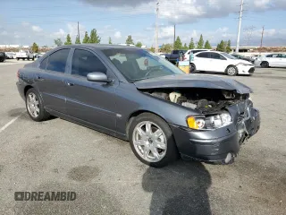 2005 Volvo S60 with VIN YV1RS592352481130, listed as a Copart auction lot 71870684 with 137,803 mi miles and Salvage Title. Bid and sale history available at carsss.com. Image 4.