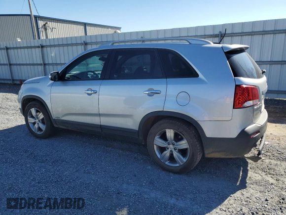 2013 Kia Sorento EX z VIN 5XYKUDA22DG335605, wystawiony jako Copart lot #47260645 z przebiegiem 175 314 mil mil oraz Szkoda całkowita • Salvage title. Historia ofert i sprzedaży dostępna na DreamBid. Obrazek 2.