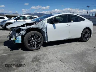 2024 Toyota Prius LE z VIN JTDACAAU6R3022079, wystawiony jako Copart lot #51346015 z przebiegiem 5 341 mil mil oraz Szkoda całkowita • Salvage title. Historia ofert i sprzedaży dostępna na DreamBid. Obrazek 1.