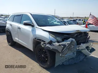 2015 Toyota Highlander Limited z VIN 5TDDKRFH7FS145409, wystawiony jako IAAI lot #42343674 z przebiegiem 160 409 mil mil oraz . Historia ofert i sprzedaży dostępna na DreamBid. Obrazek 1.