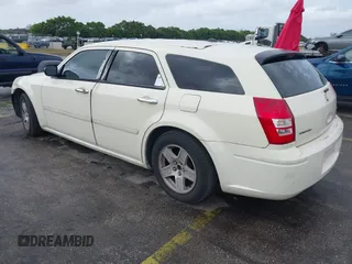 2005 Dodge Magnum SE with VIN 2D4FV48V55H680003, listed as a IAAI auction lot 41720084 with 239,029 mi miles. Bid and sale history available at carsss.com. Image 3.