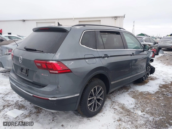 2020 Volkswagen Tiguan SE with VIN 3VV2B7AX7LM066135, listed as a IAAI auction lot 41349357 with 106,575 mi miles. Bid and sale history available at carsss.com. Image 4.