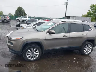 2017 Jeep Cherokee High Altitude z VIN 1C4PJMDS2HW614796, wystawiony jako IAAI lot #42341592 z przebiegiem 97 301 mil mil oraz . Historia ofert i sprzedaży dostępna na DreamBid. Obrazek 14.