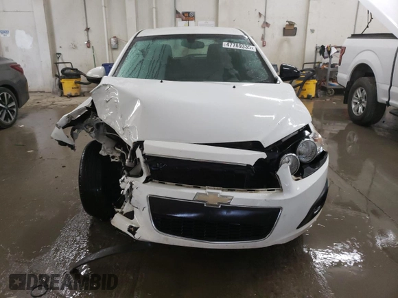 2016 Chevrolet Sonic LS z VIN 1G1JA6SH1G4174727, wystawiony jako Copart lot #47789335 z przebiegiem 166 907 mil mil oraz Szkoda całkowita • Salvage title. Historia ofert i sprzedaży dostępna na DreamBid. Obrazek 5.