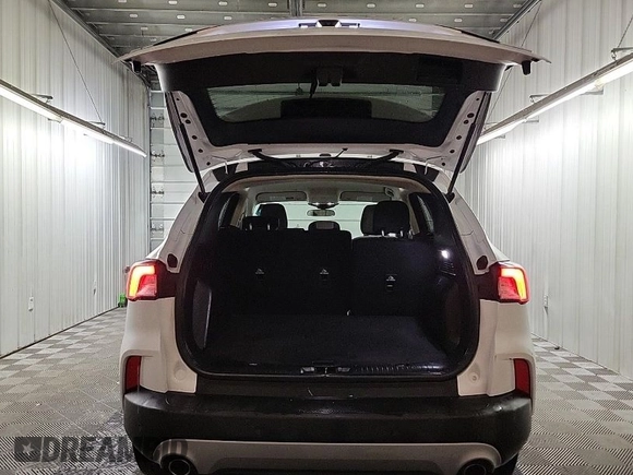 2020 Ford Escape SE z VIN 1FMCU9G67LUB14828, wystawiony jako IAAI lot #42013624 z przebiegiem 114 148 mil mil oraz . Historia ofert i sprzedaży dostępna na DreamBid. Obrazek 1.