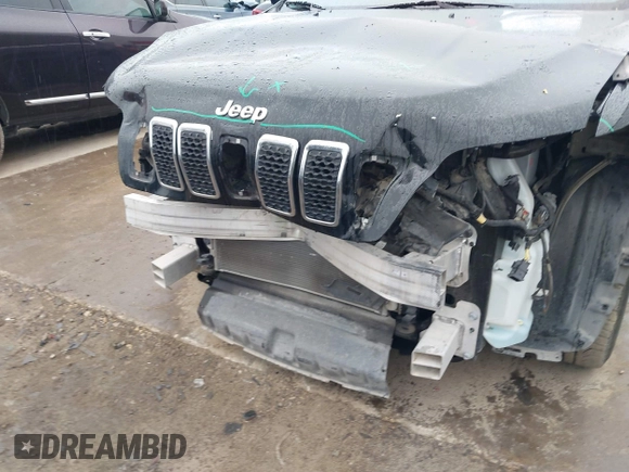 2020 Jeep Cherokee Latitude Plus with VIN 1C4PJLLB7LD637670, listed as a IAAI auction lot 41581886 with 70,199 mi miles. Bid and sale history available at carsss.com. Image 6.