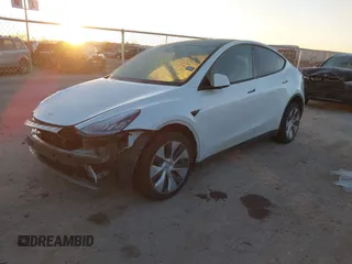 2023 Tesla Model Y Long Range z VIN 7SAYGDEE6PA061228, wystawiony jako IAAI lot #41371547 z przebiegiem 25 121 mil mil oraz . Historia ofert i sprzedaży dostępna na DreamBid. Obrazek 19.