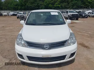2011 Nissan Versa S z VIN 3N1BC1CPXBL442520, wystawiony jako IAAI lot #42308421 z przebiegiem 143 556 mil mil oraz . Historia ofert i sprzedaży dostępna na DreamBid. Obrazek 6.