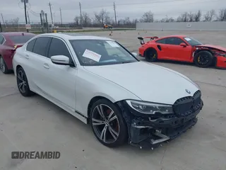 2021 BMW 3 Series 330i z VIN 3MW5R1J08M8B58921, wystawiony jako IAAI lot #41495865 z przebiegiem 82 971 mil mil oraz . Historia ofert i sprzedaży dostępna na DreamBid. Obrazek 1.