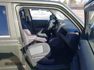 2009 Jeep Patriot Sport with VIN 1J4FT28B99D139661, listed as a IAAI auction lot 41644514 with 155,117 mi miles and . Bid and sale history available at DreamBid. Image 5.