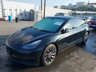 2022 Tesla Model 3 Performance z VIN 5YJ3E1EC7NF137744, wystawiony jako IAAI lot #41427701 z przebiegiem Nie podano mil oraz . Historia ofert i sprzedaży dostępna na DreamBid. Obrazek 2.