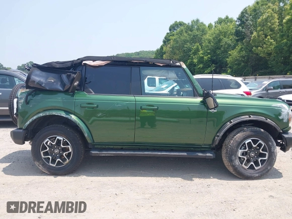 2024 Ford Bronco Outer Banks z VIN 1FMEE8BPXRLA06492, wystawiony jako IAAI lot #42365356 z przebiegiem 17 565 mil mil oraz . Historia ofert i sprzedaży dostępna na DreamBid. Obrazek 13.
