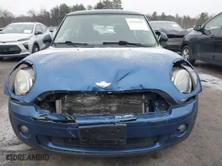 2009 MINI Cooper Hardtop with VIN WMWMF33579TW72543, listed as a IAAI auction lot 41844387 with 125,835 mi miles. Bid and sale history available at carsss.com. Image 6.