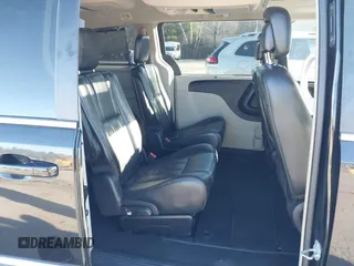 2011 Chrysler Town & Country Touring L z VIN 2A4RR8DG6BR803563, wystawiony jako IAAI lot #40921680 z przebiegiem 59 881 mil mil oraz . Historia ofert i sprzedaży dostępna na DreamBid. Obrazek 8.