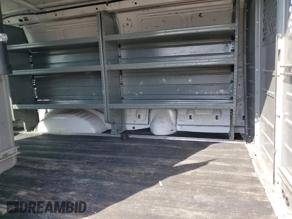 2013 Ford Econoline Cargo Commercial z VIN 1FTNE2EW4DDB22567, wystawiony jako Copart lot #54780235 z przebiegiem 104 060 mil mil oraz Czysty tytuł • Clean title. Historia ofert i sprzedaży dostępna na DreamBid. Obrazek 11.