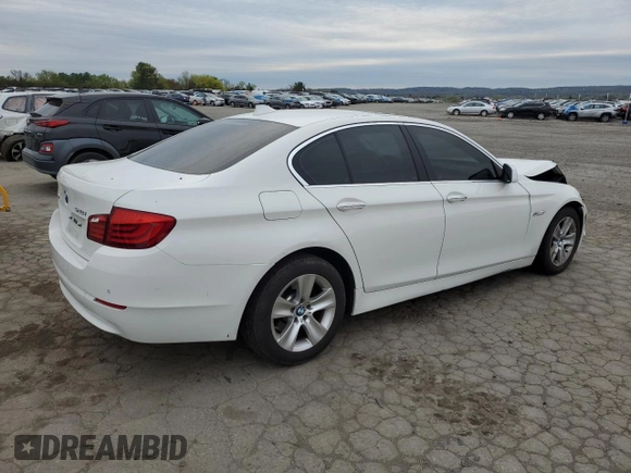 2013 BMW 5 Series 528i xDrive z VIN WBAXH5C57DD106985, wystawiony jako Copart lot #53888225 z przebiegiem 134 685 mil mil oraz Szkoda całkowita • Salvage title. Historia ofert i sprzedaży dostępna na DreamBid. Obrazek 3.