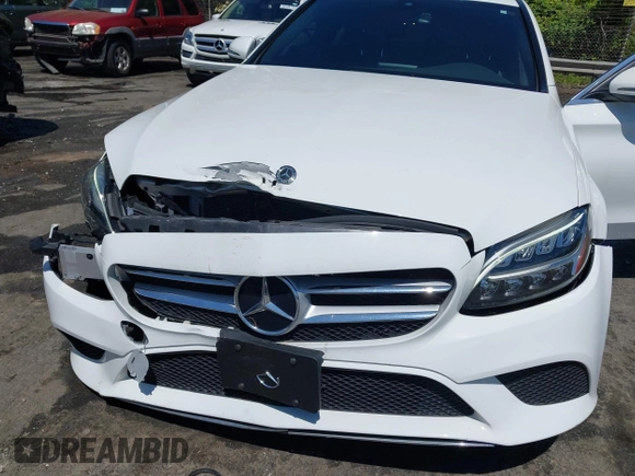 2019 Mercedes-Benz C 300 z VIN 55SWF8EB3KU297396, wystawiony jako IAAI lot #42064934 z przebiegiem 74 926 mil mil oraz . Historia ofert i sprzedaży dostępna na DreamBid. Obrazek 6.