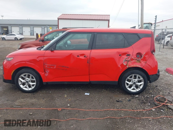 2020 Kia Soul S with VIN KNDJ23AU0L7731797, listed as a IAAI auction lot 41509315 with 110,390 mi miles. Bid and sale history available at carsss.com. Image 6.