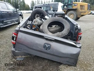 2020 Ram 3500 Laramie z VIN 3C63R3JL0LG121079, wystawiony jako Copart lot #51137765 z przebiegiem Nie podano mil oraz Szkody całkowita. Historia ofert i sprzedaży dostępna na DreamBid. Obrazek 6.