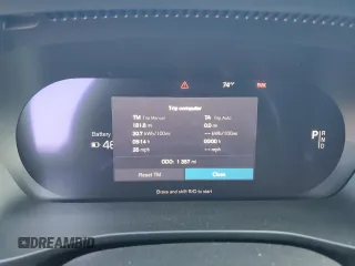 2024 Volvo XC40 Plus z VIN YV4ER3XL8R2244524, wystawiony jako Copart lot #67771074 z przebiegiem 1 357 mil mil oraz Czysty tytuł • Clean title. Historia ofert i sprzedaży dostępna na DreamBid. Obrazek 9.