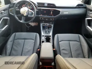 2024 Audi Q3 S line Premium Plus z VIN WA1EECF36R1172920, wystawiony jako Copart lot #87403704 z przebiegiem 2564 mil mil oraz Nie do naprawy. Historia ofert i sprzedaży dostępna na DreamBid. Obrazek 8.