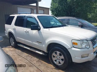 2008 Ford Explorer XLT z VIN 1FMEU73E98UA10228, wystawiony jako IAAI lot #42377687 z przebiegiem 172 822 mil mil oraz . Historia ofert i sprzedaży dostępna na DreamBid. Obrazek 1.
