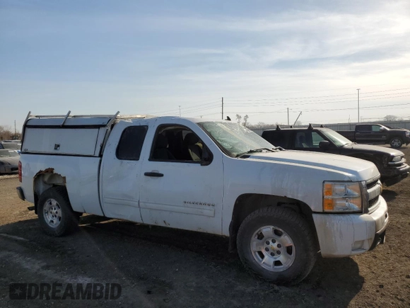 2011 Chevrolet Silverado 1500 LT with VIN 1GCRKSE37BZ422989, listed as a Copart auction lot 49073345 with 198,668 mi miles and Salvage Title. Bid and sale history available at DreamBid. Image 4.