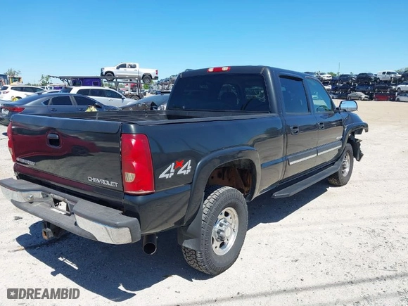 2003 Chevrolet Silverado 2500HD LS with VIN 1GCHK23U73F258069, listed as a IAAI auction lot 41822665 with 121,506 mi miles. Bid and sale history available at carsss.com. Image 4.