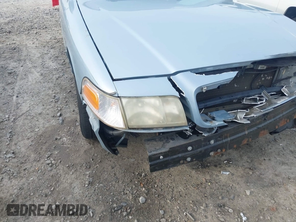 2003 Ford Crown Victoria LX z VIN 2FAFP74W83X180076, wystawiony jako IAAI lot #41744980 z przebiegiem 254 465 mil mil oraz . Historia ofert i sprzedaży dostępna na DreamBid. Obrazek 20.