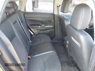 2018 Mitsubishi Outlander SE z VIN JA4AR3AW4JU006449, wystawiony jako IAAI lot #42159454 z przebiegiem 84 336 mil mil oraz . Historia ofert i sprzedaży dostępna na DreamBid. Obrazek 8.