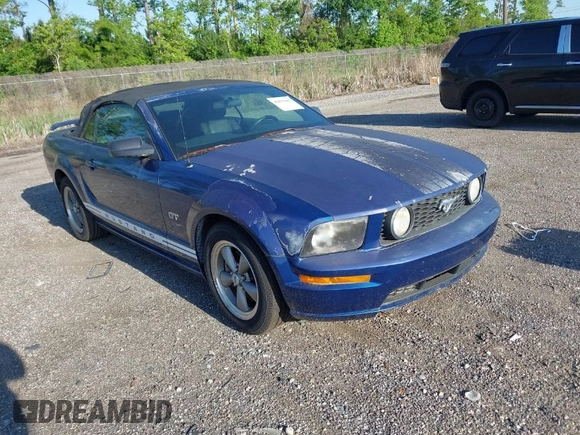 2006 Ford Mustang GT Deluxe with VIN 1ZVFT85H465215338, listed as a IAAI auction lot 42035867 with 124,381 mi miles. Bid and sale history available at carsss.com. Image 1.