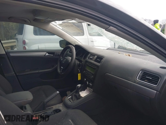 2015 Volkswagen Jetta Sedan 2.0L TDI SEL with VIN 3VWLA7AJXFM264856, listed as a IAAI auction lot 41315372 with 211,070 mi miles. Bid and sale history available at carsss.com. Image 5.