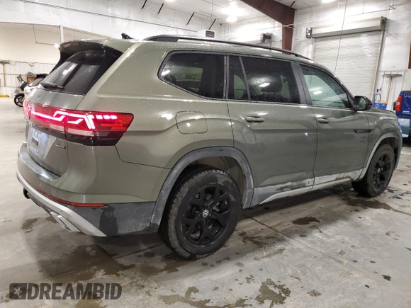 2024 Volkswagen Atlas Peak Edition SE z VIN 1V2CR2CA2RC595138, wystawiony jako Copart lot #57865435 z przebiegiem 24 039 mil mil oraz Szkoda całkowita • Salvage title. Historia ofert i sprzedaży dostępna na DreamBid. Obrazek 3.