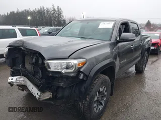 2017 Toyota Tacoma SR5 z VIN 3TMCZ5AN2HM084549, wystawiony jako IAAI lot #41834454 z przebiegiem 143 387 mil mil oraz . Historia ofert i sprzedaży dostępna na DreamBid. Obrazek 18.